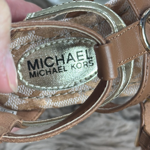 (S4)Michael Kors Toddler Sandals, Size 5c
Brown, Silver, Gold
Back zip gladiator - Picture 10 of 12